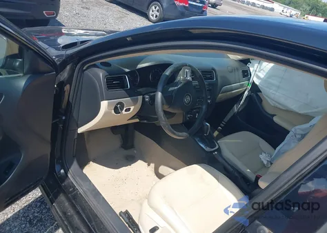 2014 Volkswagen Jetta 1.8T Se z USA, uszkodzony, nr VIN 3VWD17AJ4EM429576